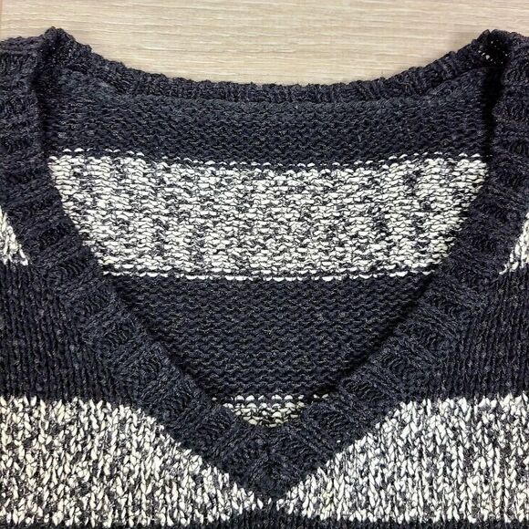 Black & White Stripe V-Neck Knit Sweater Medium - Large - Picture 12 of 16